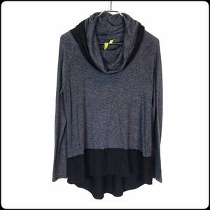 GREEN DRAGON Color Block Gray & Black Cowl Neck Long Sleeve Top Size: Small
